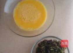 香椿蛋饼饭团的做法图解2