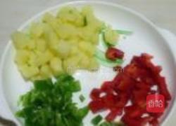 双椒玉米土豆饼的做法图解2