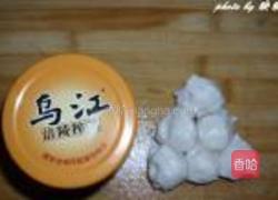 榨菜鱼丸炒饭的做法图解1