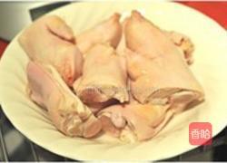 香辣猪蹄火锅的做法图解1