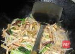 八鲜炒面的做法图解10