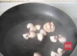 口蘑卷心菜肉炒饭的做法图解3