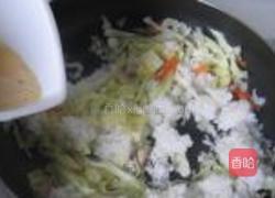 口蘑卷心菜肉炒饭的做法图解6