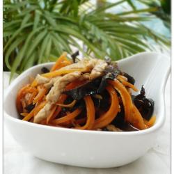 胡萝卜木耳炒肉丝的做法[图]