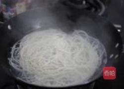 特色蚝油捞面的做法图解2