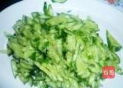 肉丁蒜苗炸酱面的做法图解4