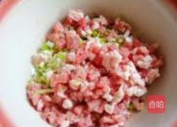 猪肉面条菜水饺的做法图解1