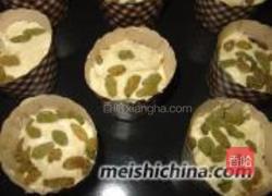 葡萄干纸杯蛋糕的做法图解8