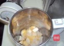 冰糖梨子羹的做法图解2