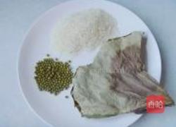 荷叶绿豆粥的做法图解1