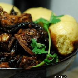 小鸡炖蘑菇贴饼子的做法[图]