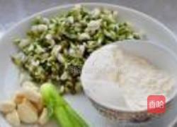 蒸槐花的做法图解1