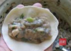双菇海蛎子锅贴的做法图解12