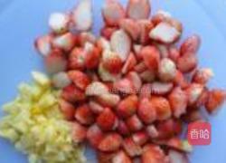 菠萝味草莓酱的做法图解2