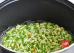 槐花肉末饼的做法图解2