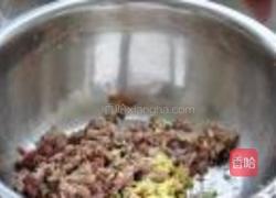 槐花肉末饼的做法图解3