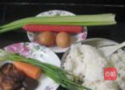香菇西芹蛋炒饭的做法图解1