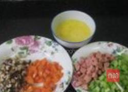 香菇西芹蛋炒饭的做法图解2