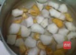 雪梨枇杷羹的做法图解2