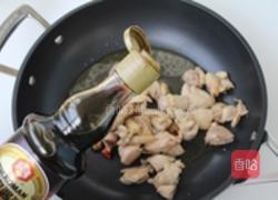 蚕豆烧鸡肉的做法图解7