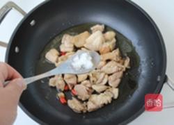 蚕豆烧鸡肉的做法图解8