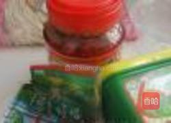 火腿鸡蛋炸酱面的做法图解1