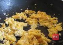 鸡蛋虾米生菜炒饭的做法图解3