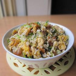 鸡蛋虾米生菜炒饭的做法[图]