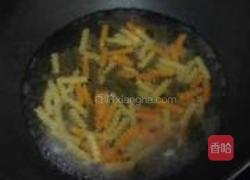 茄酱鸡丝螺丝意面的做法图解2