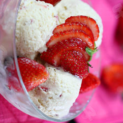 草莓冰淇淋的做法[图]