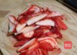 草莓冰淇淋的做法图解1
