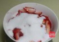 草莓冰淇淋的做法图解2