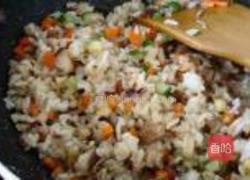 彩蔬炒饭的做法图解10
