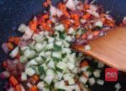 彩蔬炒饭的做法图解8