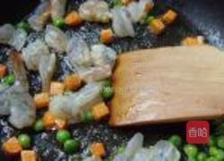 菠萝虾仁炒饭的做法图解5
