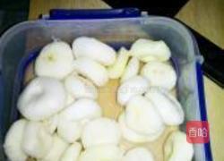 荸荠肉锅贴的做法图解1