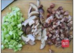 芥蓝腊肠饭的做法图解2