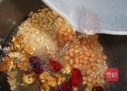 核桃花生红枣粥的做法图解6