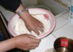 墨鱼韭菜面的做法图解2
