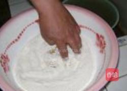 墨鱼韭菜面的做法图解1