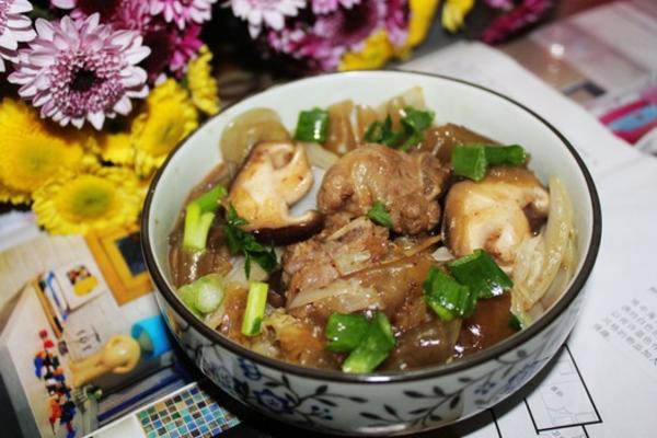 蘑菇排骨炖粉皮