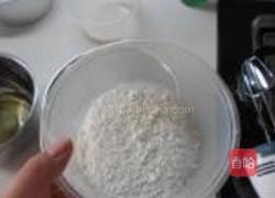 蜂蜜葡萄干基础戚风的做法图解5