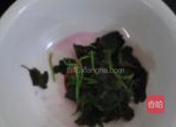 粉色面条的做法图解1