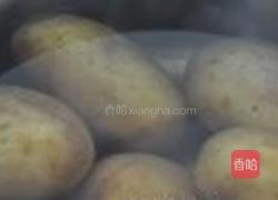 土豆大葱三文鱼馅饼的做法图解1