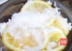 柠檬蜂蜜冰红茶的做法图解1