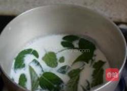 薄荷黑巧克力冰淇淋的做法图解2