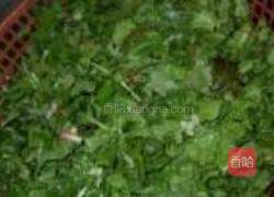 莴笋叶菜饭的做法图解1