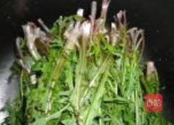 蒲公英肉锅贴的做法图解1