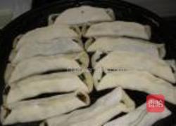 蒲公英肉锅贴的做法图解9