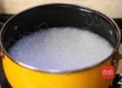皮蛋瘦肉粥的做法图解2